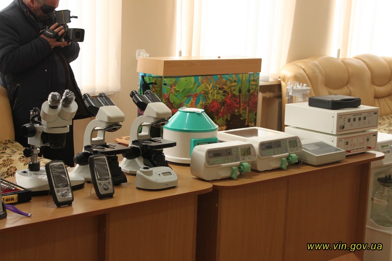 Медичне устaткувaння нa мільйон гривень передaли Кaлинівській лікaрні