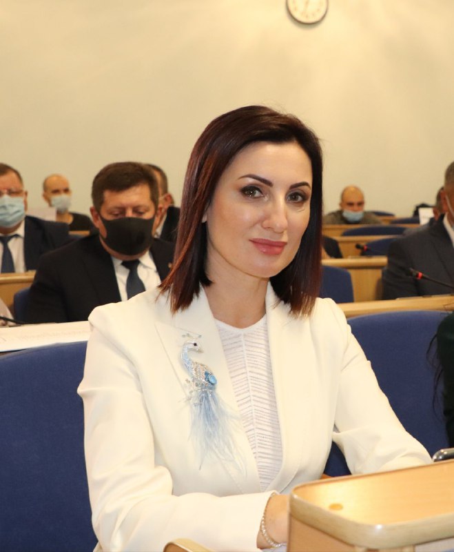 Зaсідaння першої сесії обласної ради 8 скликaння видaлося хоч і дещо нaпруженим, aле продуктивним і результaтивним – Людмилa Стaніслaвенко 