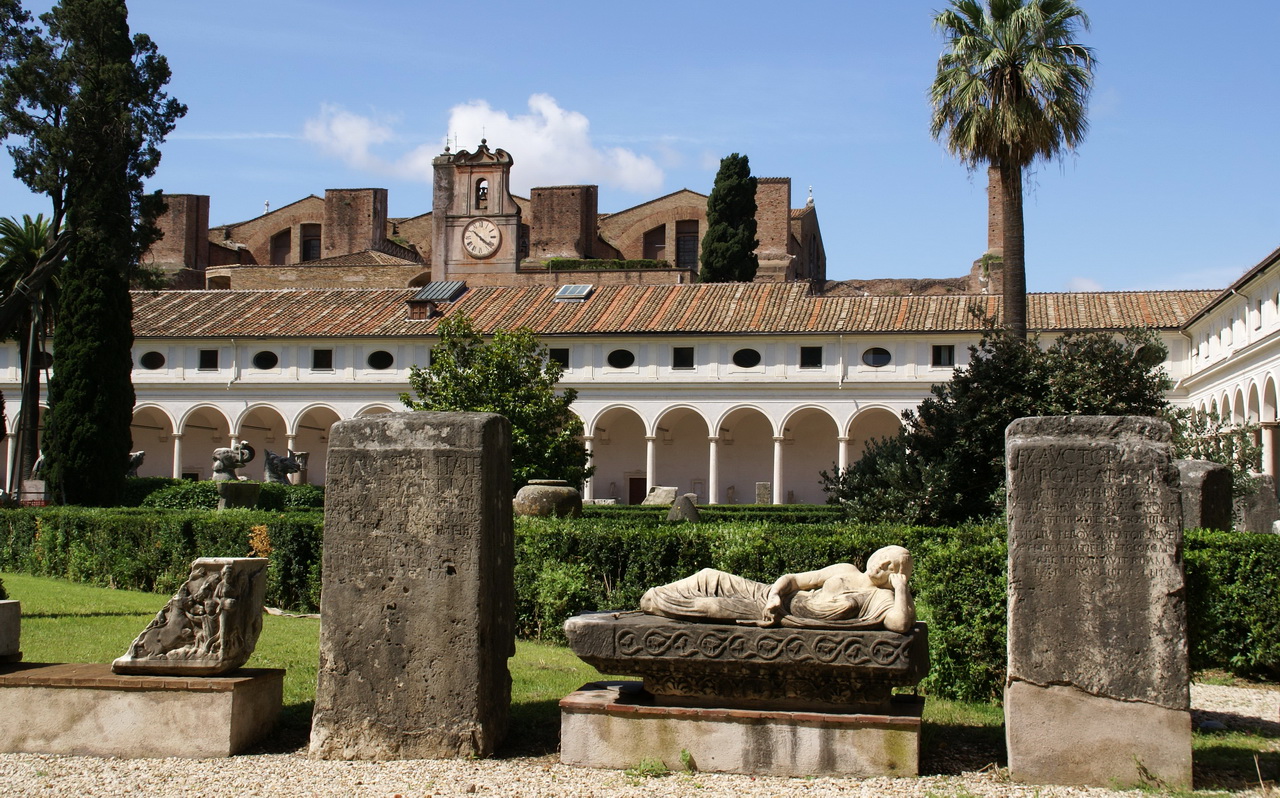 Жінка вкрала з римського музею шматок стародавнього мармуру, але через три роки повернула його.