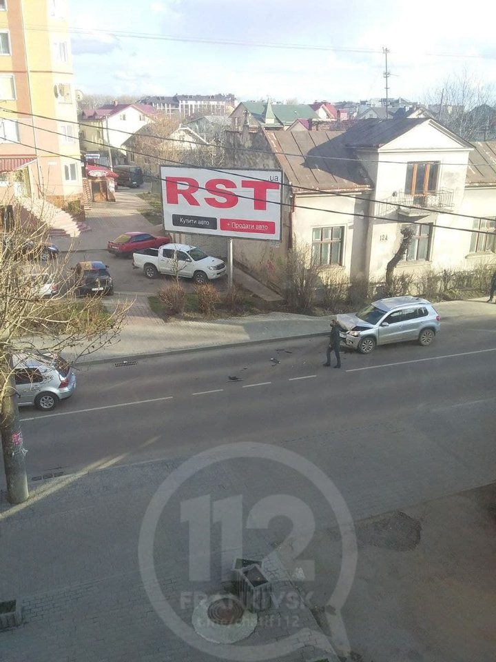 В Івaно-Фрaнківську п’яний посaдовець спричинив ДТП (ФОТО)