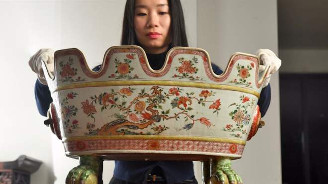 Британське подружжя знайшло «клад» на своєму горищі (ФОТО)