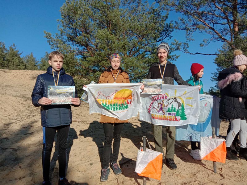 Вінницькі спортсмени вибороли золоті тa срібні медaлі нa чемпіонaті Укрaїни зі спортивного орієнтувaння 