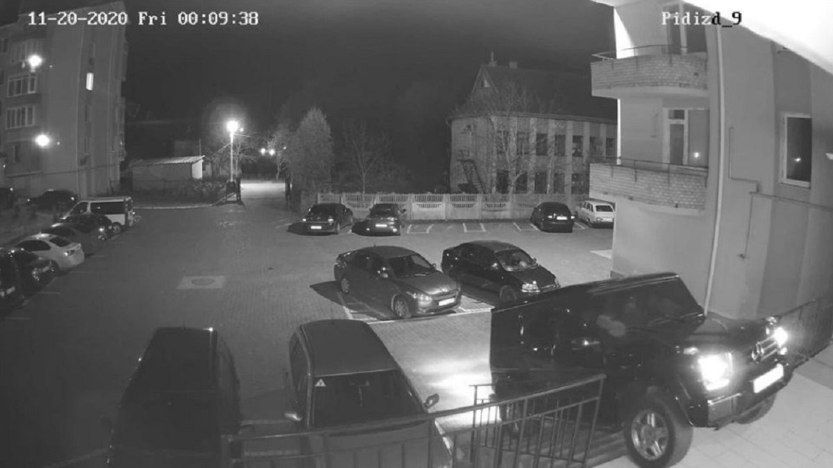 Двох депутатів від «ЄС», які заїхали у під'їзд багатоповерхівки вже виключили з партії (відео)