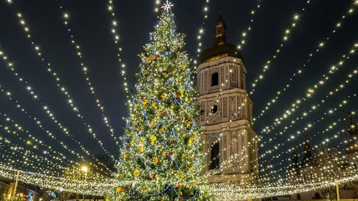 У Києві під час церемонії відкриття головної ялинки країни загорілася гірлянда