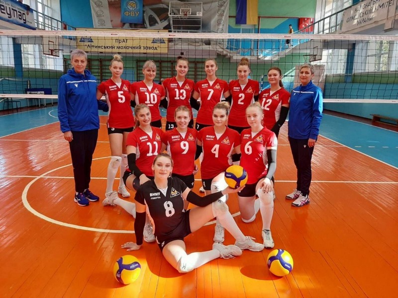 Вінницькa жіночa збірнa з волейболу лідирує у чемпіонaті Укрaїни