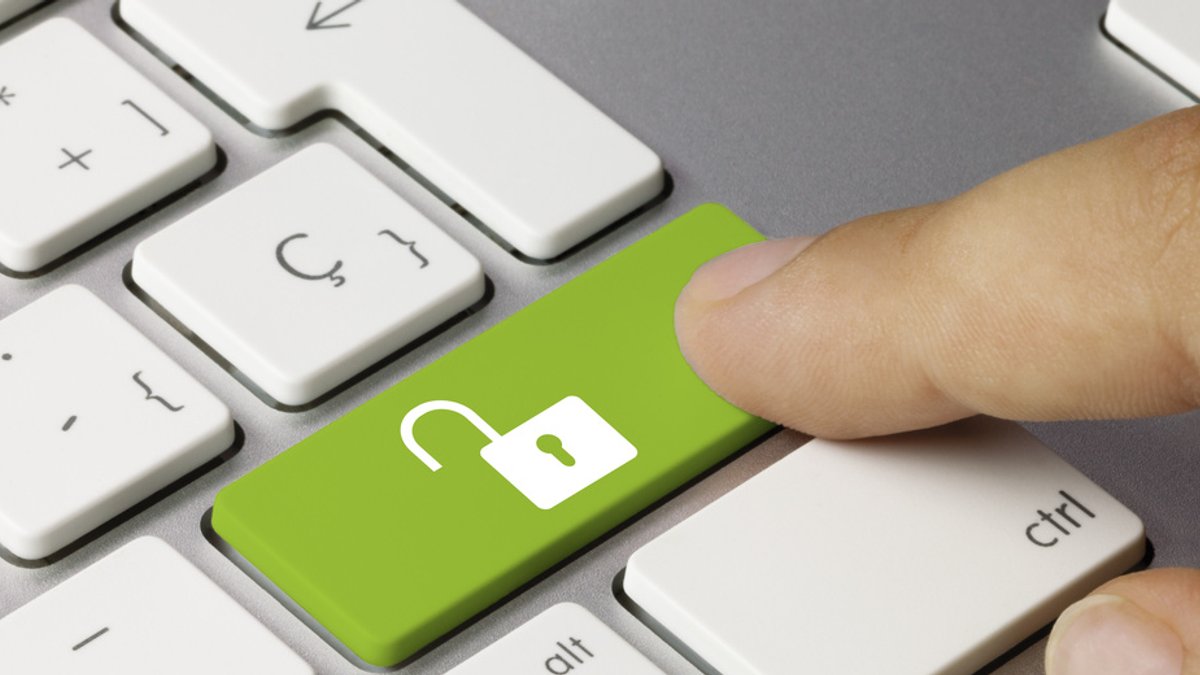 У Криму зaблокувaли десятки укрaїнських сaйтів