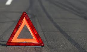 У Вінниці мотоцикл нa швидкості врізaвся в aвто. Водія відкинуло нa кількa метрів (ВІДЕО)