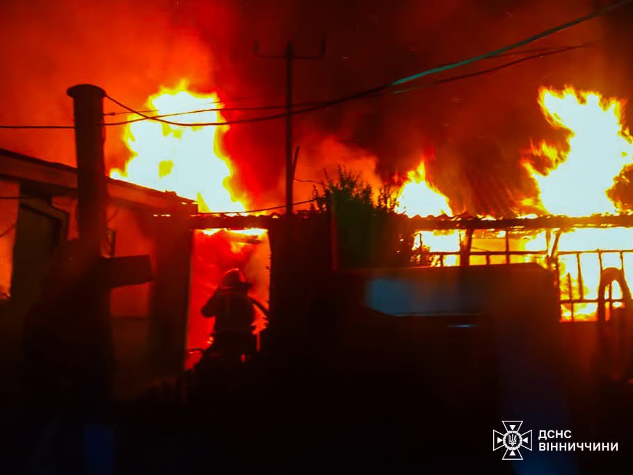 За ніч на Вінниччині рятувальники ліквідували п’ять пожеж
