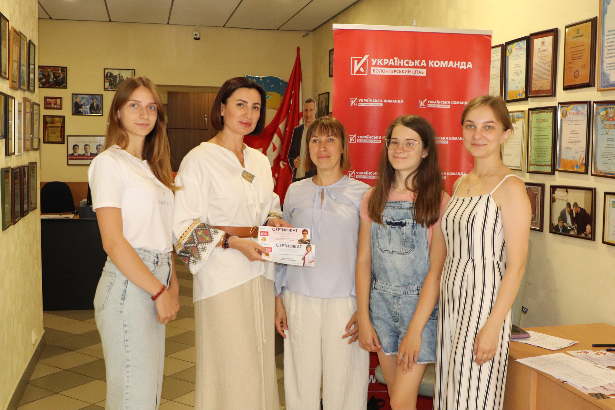 Волонтери "Українська команда" Вінниччини продовжують проєкт «Сертифікат добра для сильних жінок»