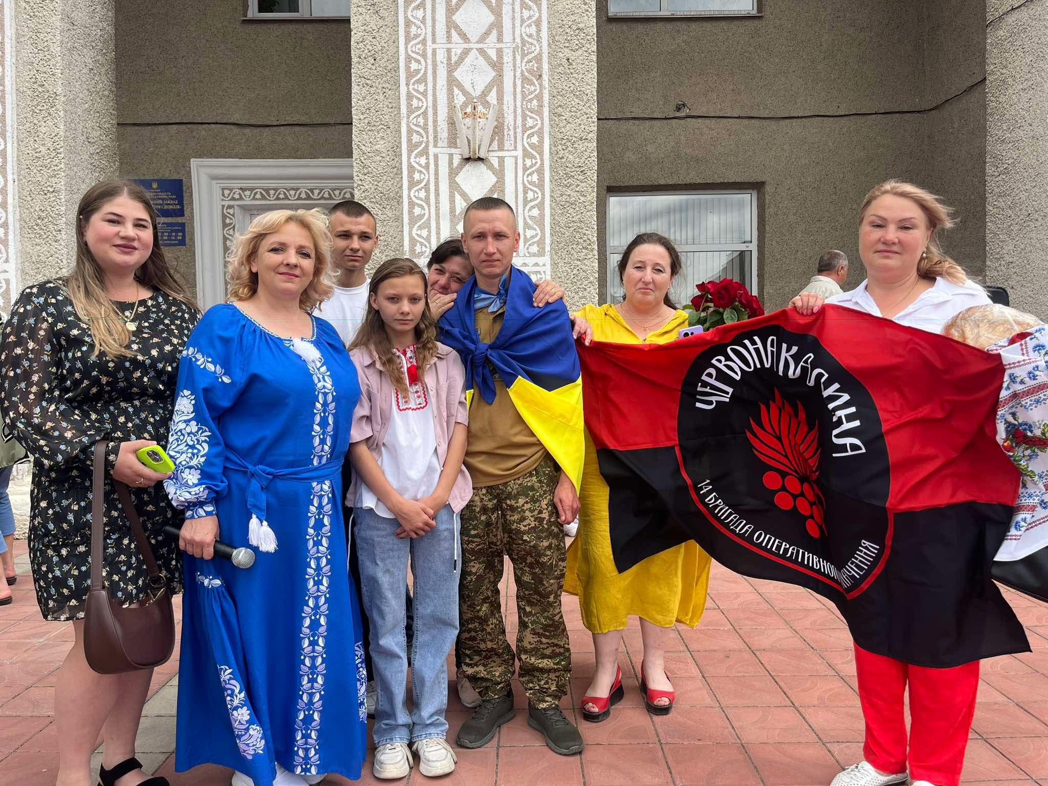 З полону — до рідної громади: Піщанка зустріла Героя Олександра Галянта