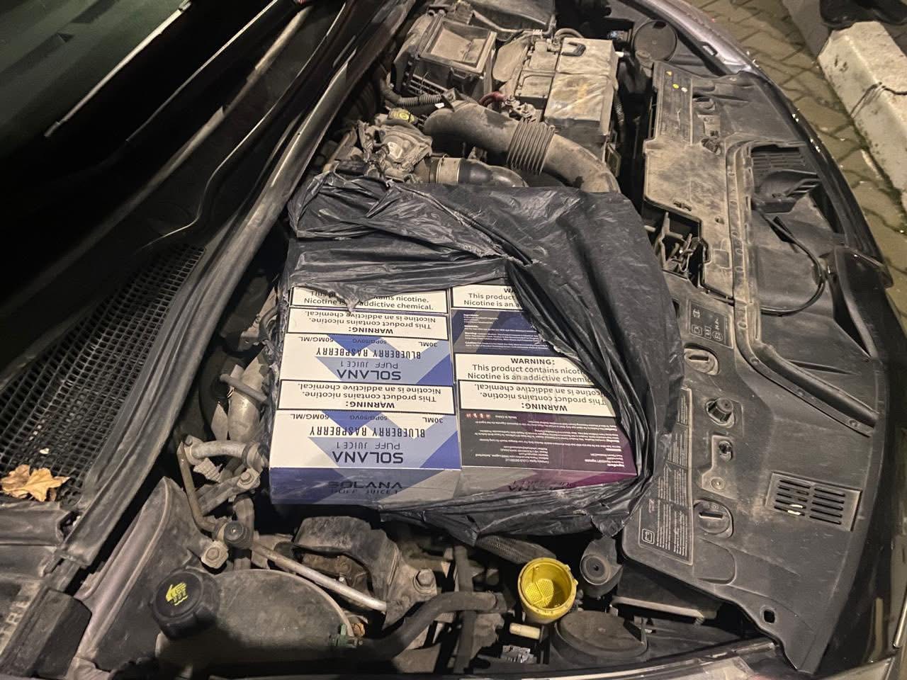 На Вінниччині митники викрили спробу незаконного вивезення електронних сигарет і рідин для вейпів