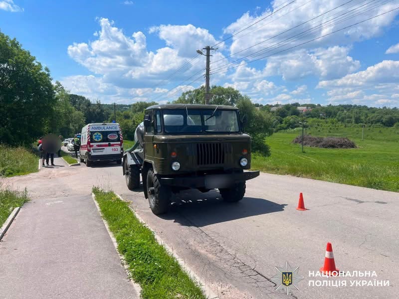 На Вінниччині вантажівка збила 9-річного велосипедиста: дитина загинула