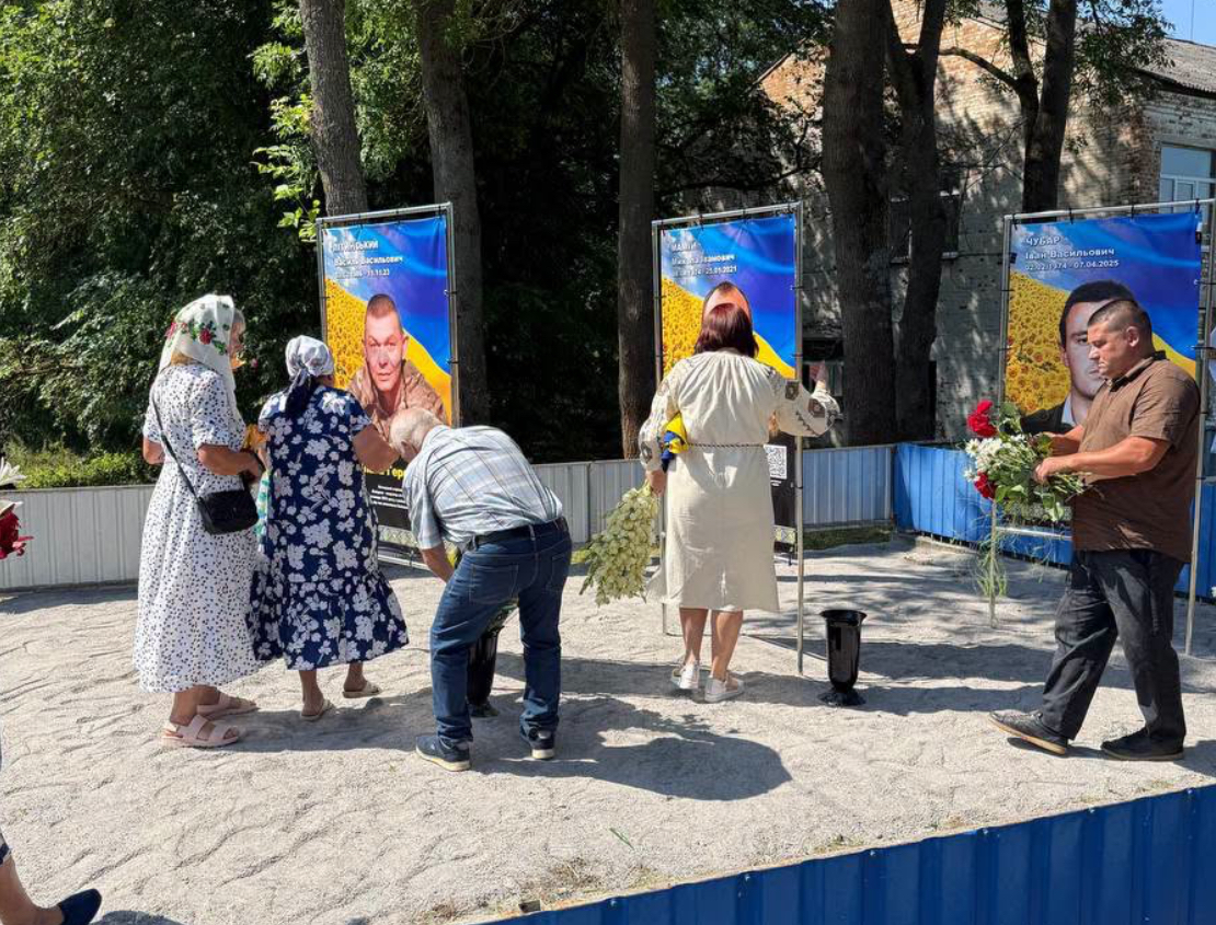 У Кривошиях відкрили Алею пам’яті на честь трьох полеглих Захисників України