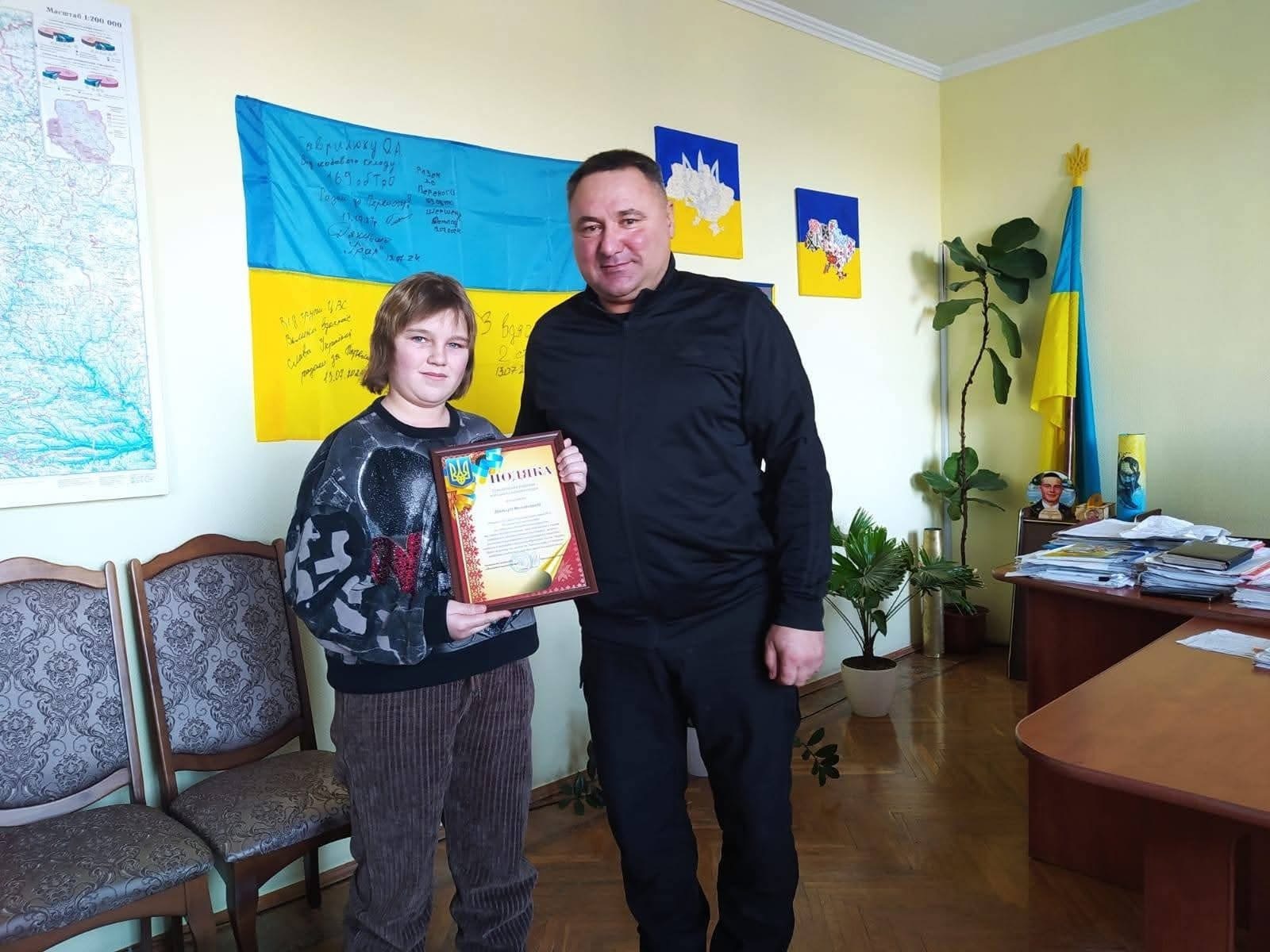 Юну волонтерку з Тульчинського району відзначили подякою від міської ради