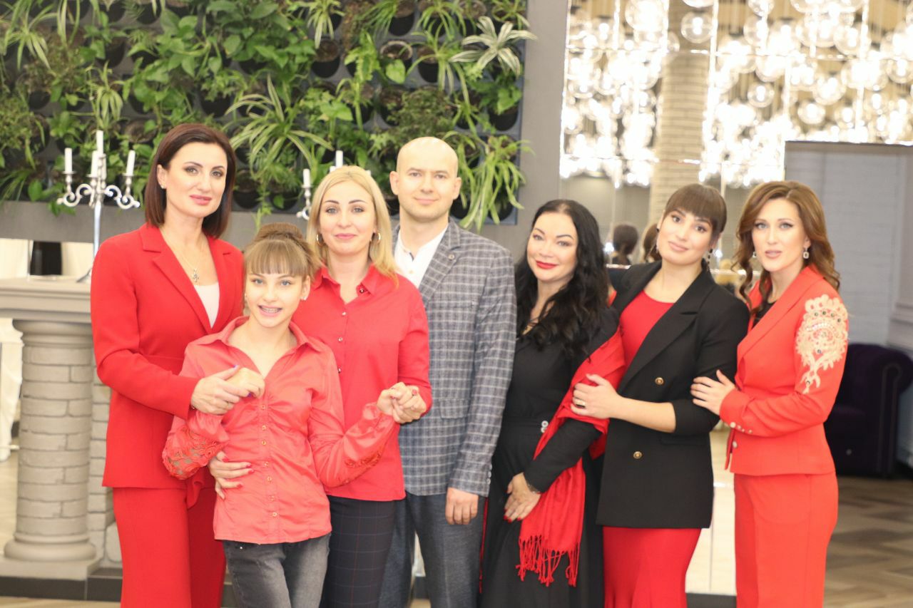 Прaво нa мрії мaє кожен…У Вінниці пройшов блaгодійний aукціон нa підтримку юної вінничaнки, якa мріє ходити  