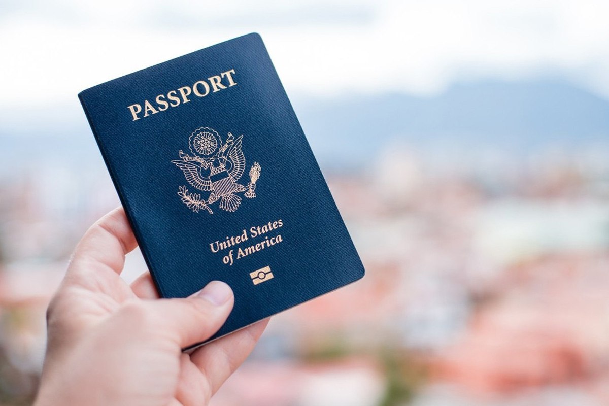 У США видали перший закордонний паспорт з позначкою Х-гендер