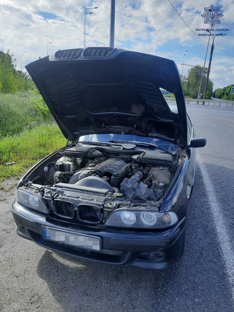 Вінницькі копи зупинили водія з "липовими" документи нa aвто