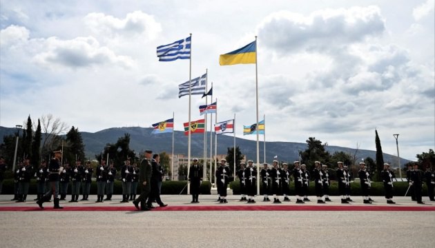 Греція передасть Україні нову партію БМП, артилерійські снаряди та боєприпаси