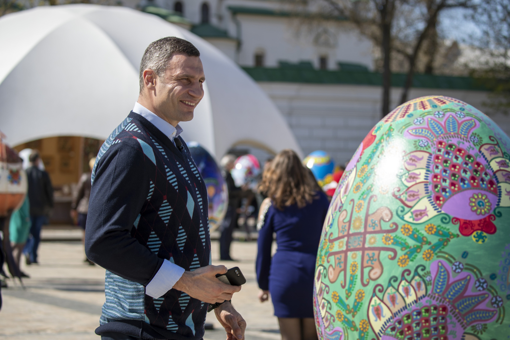 Кличко привітав українців з Великоднем: У цей день ми всі дякуємо захисникам України. Саме вони - воїни добра