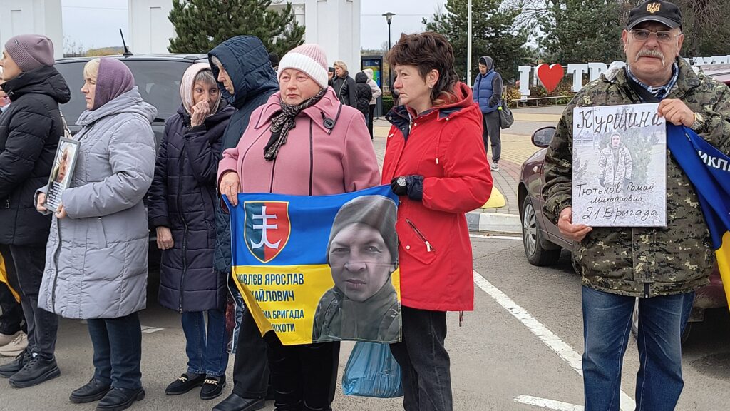 «Ми не здамося в очікуванні»: у Тростянці провели акцію підтримки зниклих безвісти та військовополонених