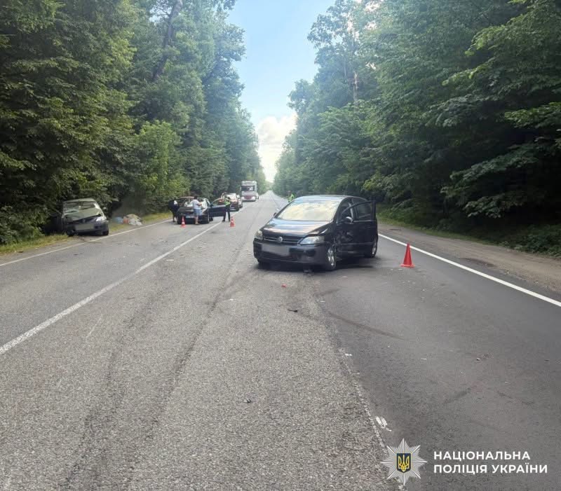 На Вінниччині поліція розслідує ДТП, у якій постраждали троє людей