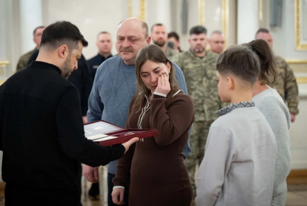 Президент передав орден «Золота Зірка» родині загиблого майора поліції з Вінниці