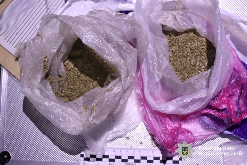 У Вінниці викрили чоловіка, який намагався передати наркотики до колонії