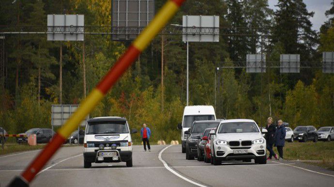 Фінляндія повністю закриє чотири пункти пропуску на кордоні з росією