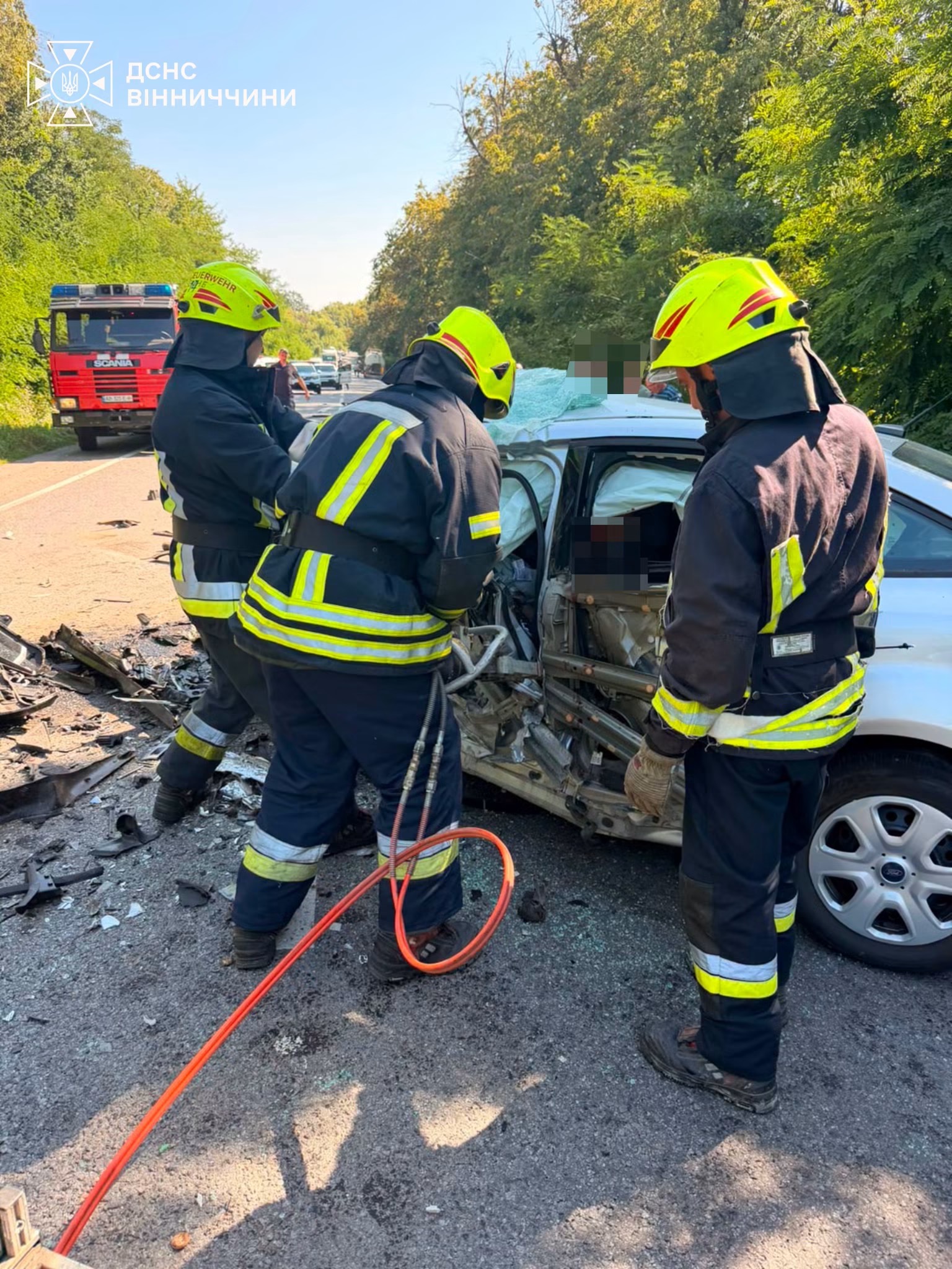 На Вінниччині рятувальники деблокували загиблого водія після смертельної ДТП