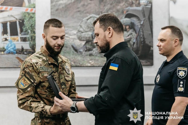 Поліцейський з Вінниччини отримав відзнаку МВС після поранення на фронті