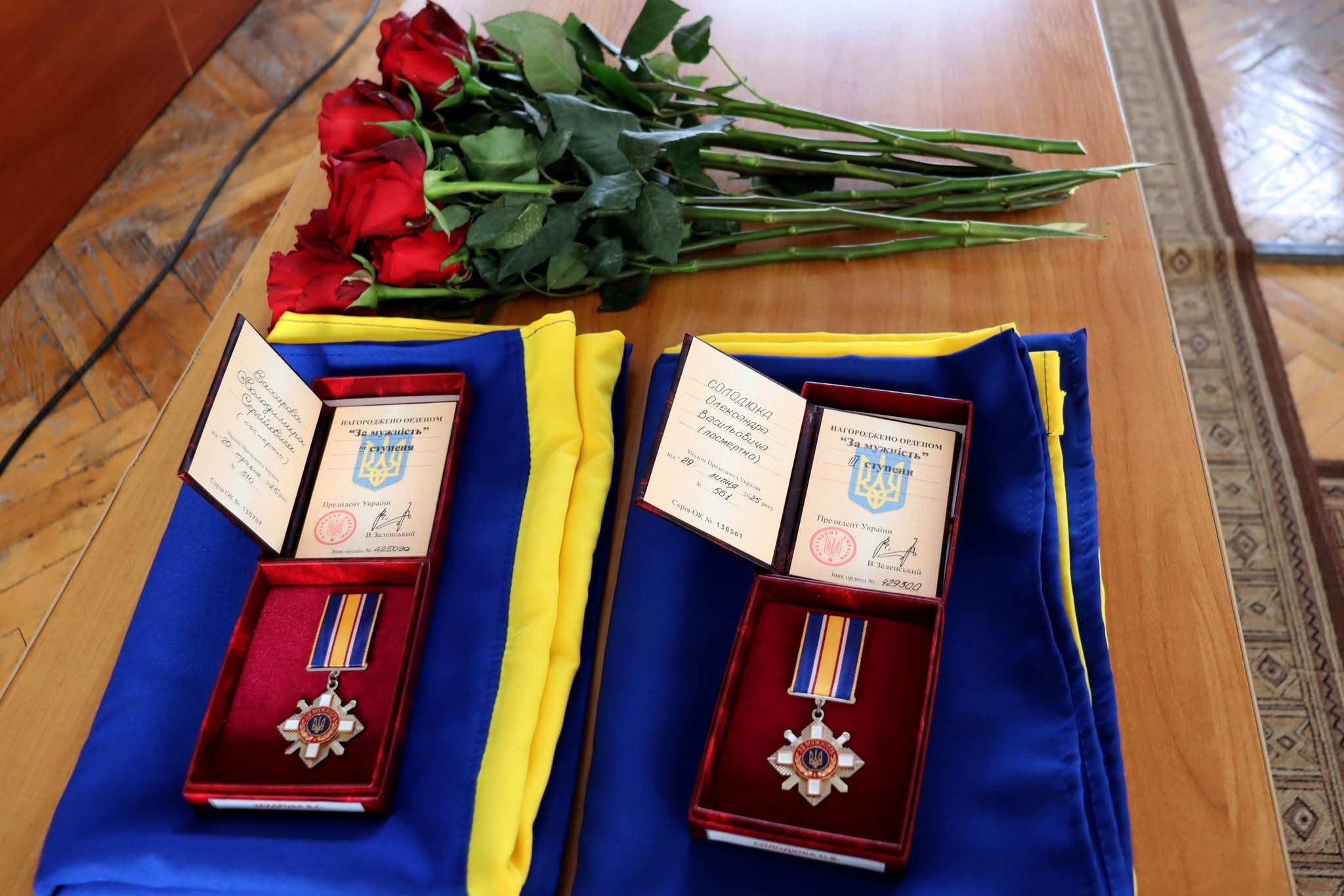 У Погребищі вшанували полеглих Захисників: родинам воїнів передали державні нагороди