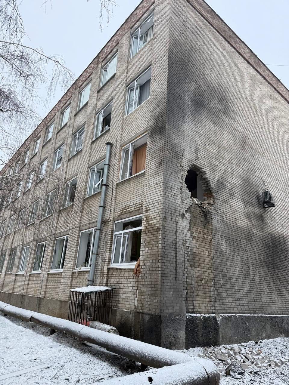 Внаслідок ворожої атаки на Вінниччині постраждав навчальний заклад