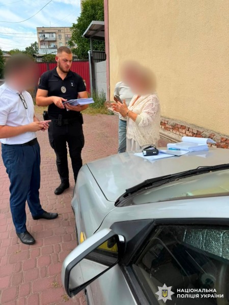 Кафе у річковому вокзалі без договору: екскерівника держпідприємства та його дружину підозрюють у збитках на понад 1,5 млн грн