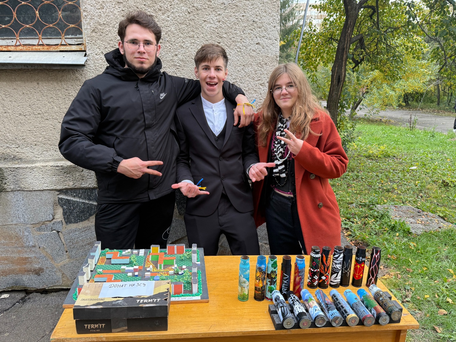 Майбутні архітектори, який навчаються у Вінниці, розмалювали гільзи для благодійного аукціоні