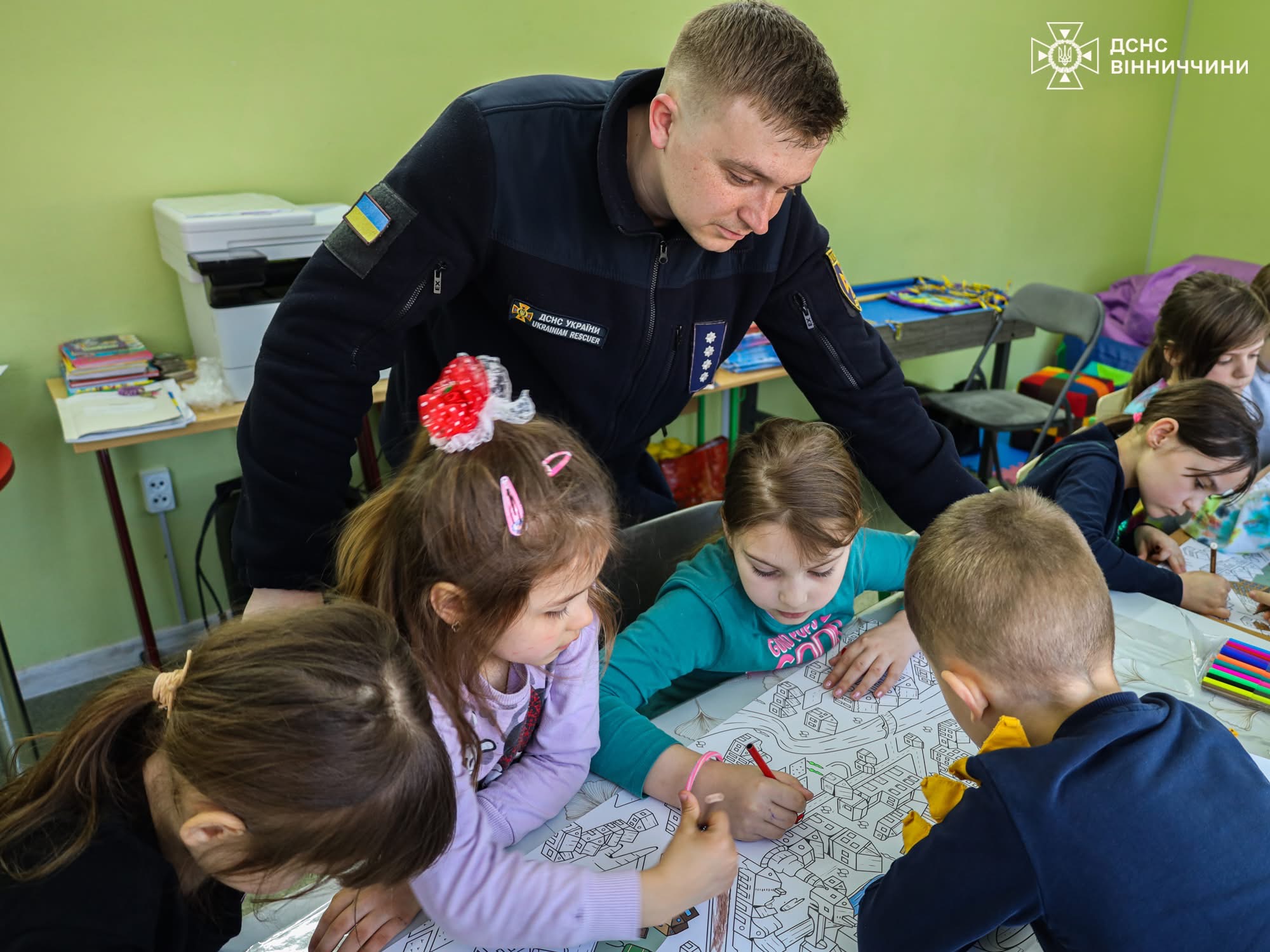 Рятувальники навчили вихованців «Школи супергероїв» правил мінної безпеки