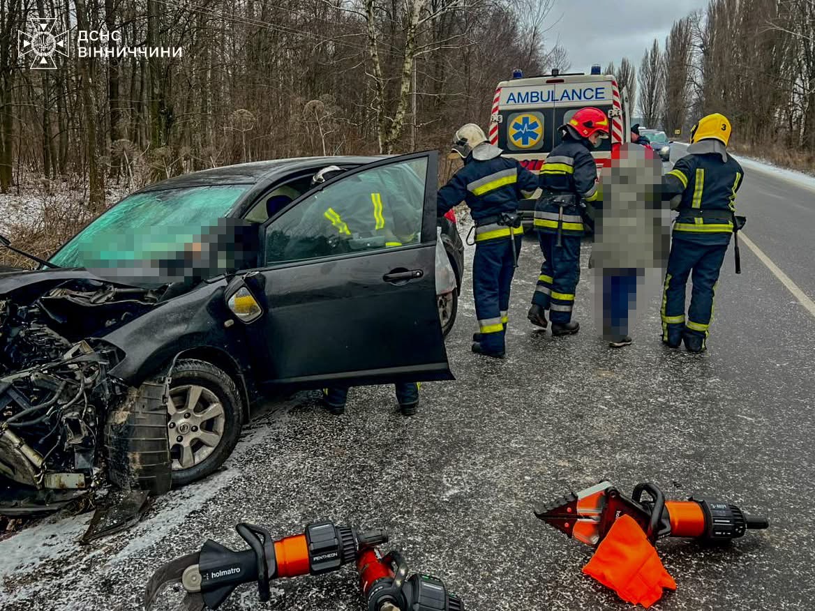  Смертельна ДТП поблизу Лука-Мелешківської: рятувальники деблокували водія, є загиблий та постраждалі