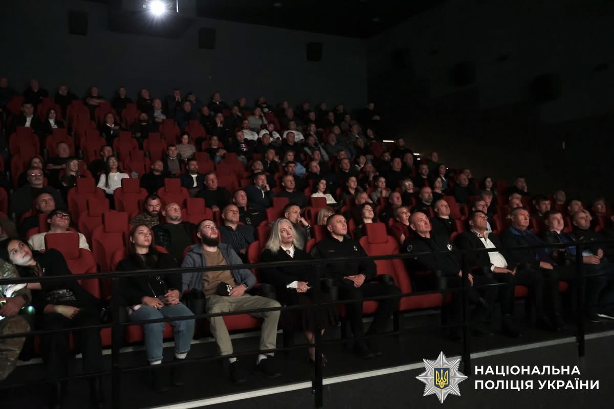 Історії мужності вінницьких поліцейських у боротьбі за Україну – у Вінниці відбулась презентація документального фільму «Сталеві серця»