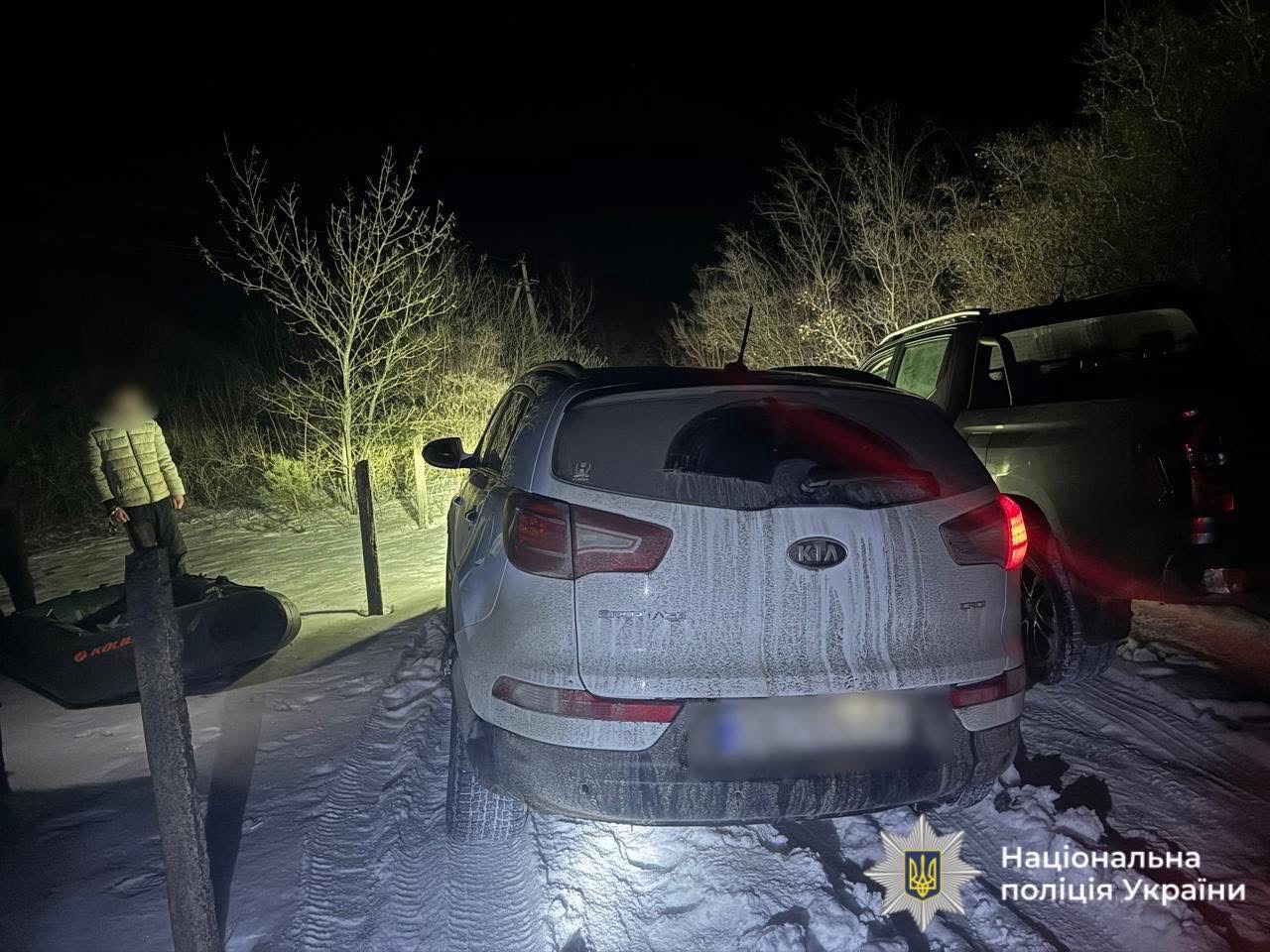 Слідчі Могилів-Подільського району повідомили про підозру організатору незаконного перетину кордону