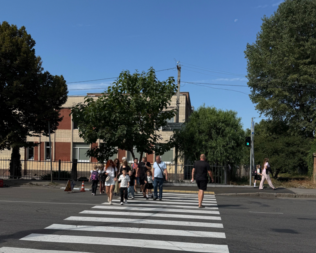 У Вінниці на перехресті вулиць Максима Шимка та Олега Антонова запрацював новий світлофор
