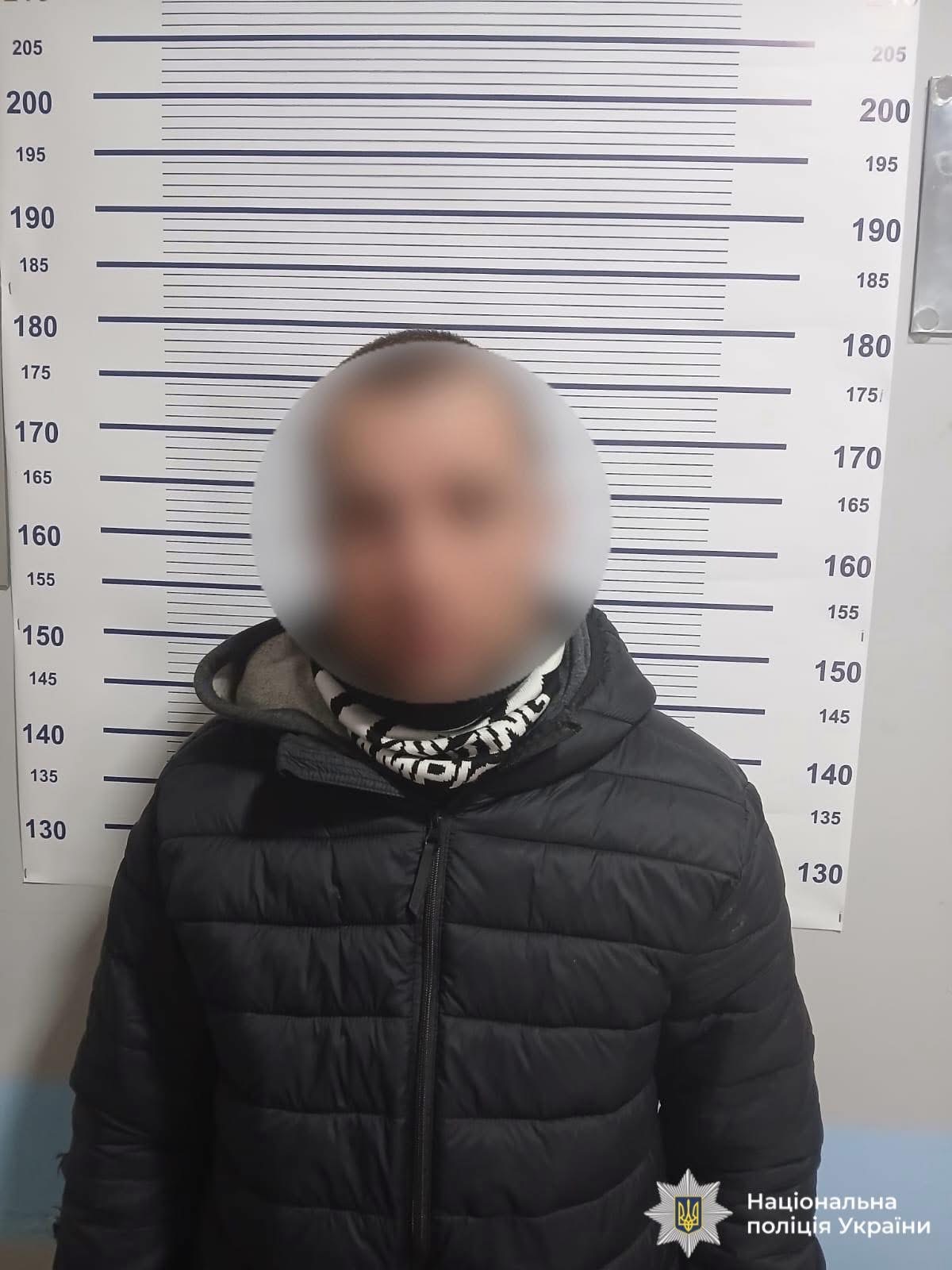 У Могилів-Подільському районі затримали чоловіка за ножове поранення знайомого