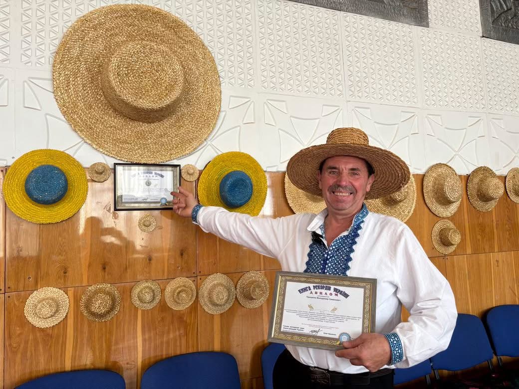 Майстер із Крижополя понад 45 років зберігає солом’яні традиції та встановлює рекорди України