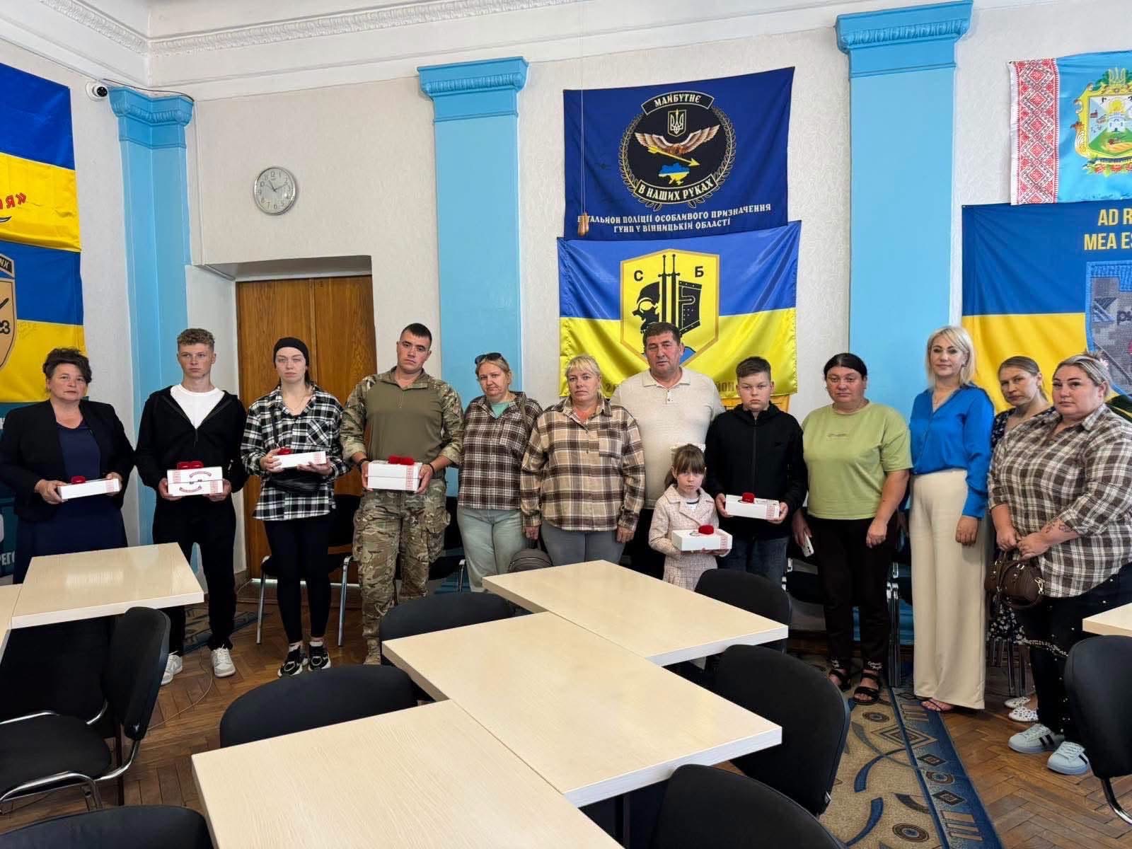  У Крижопільській громаді дітям Захисників передали іменні кулони «Батьківське серце»