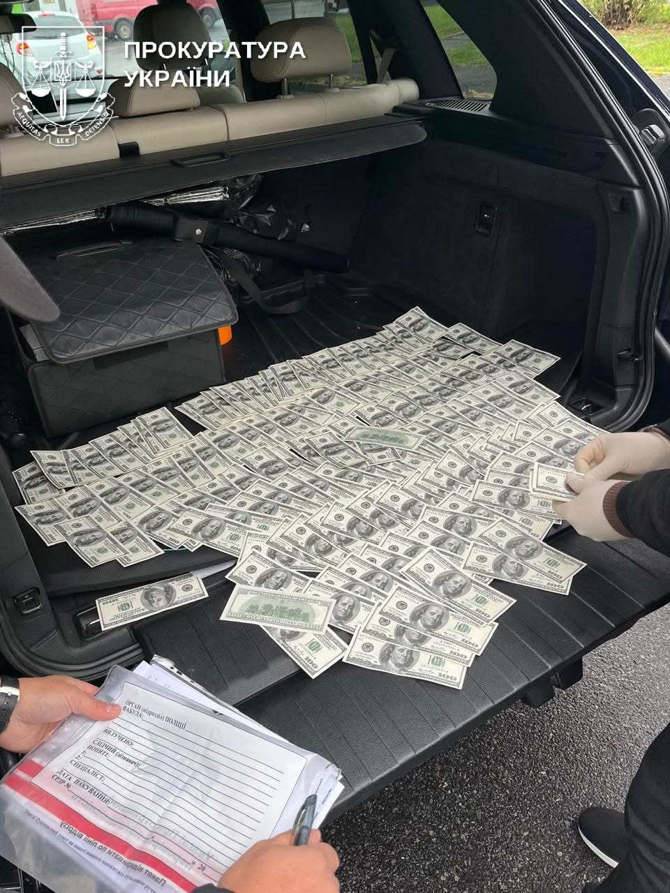 На Вінниччині викрили чоловіка, який за $18 тисяч обіцяв «вирішити» встановлення інвалідності та непридатність до військової служби