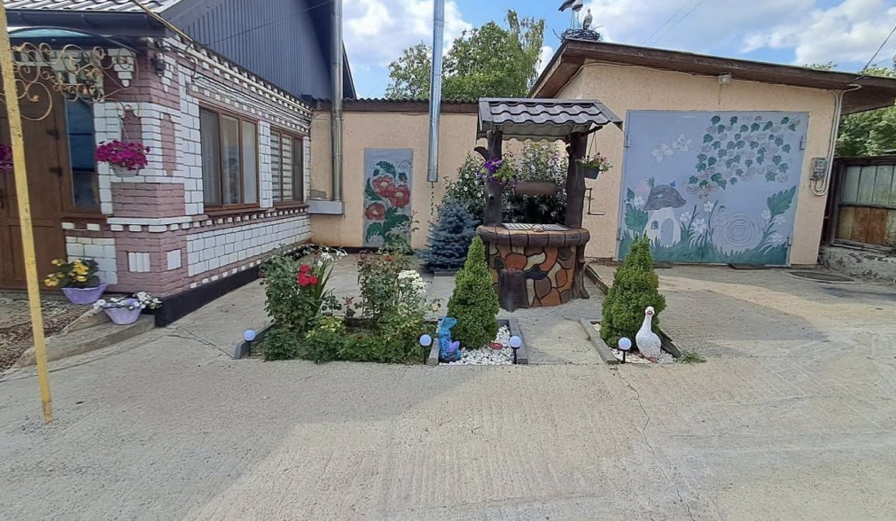 У Ладижині переможці конкурсу «Кращий двір» передали призові гроші на підтримку ЗСУ