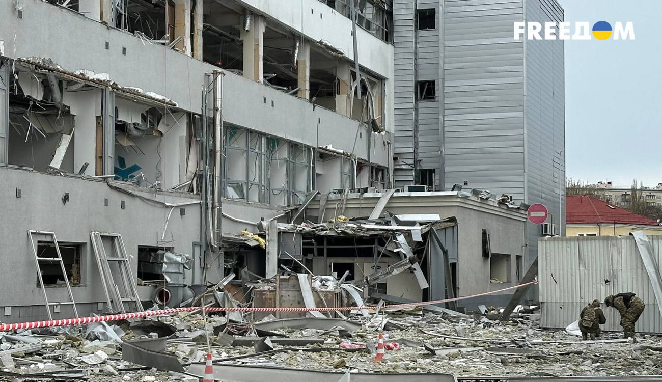 Російська ракета знищила редакції каналів іномовлення України: студії пошкоджені, мовлення триває