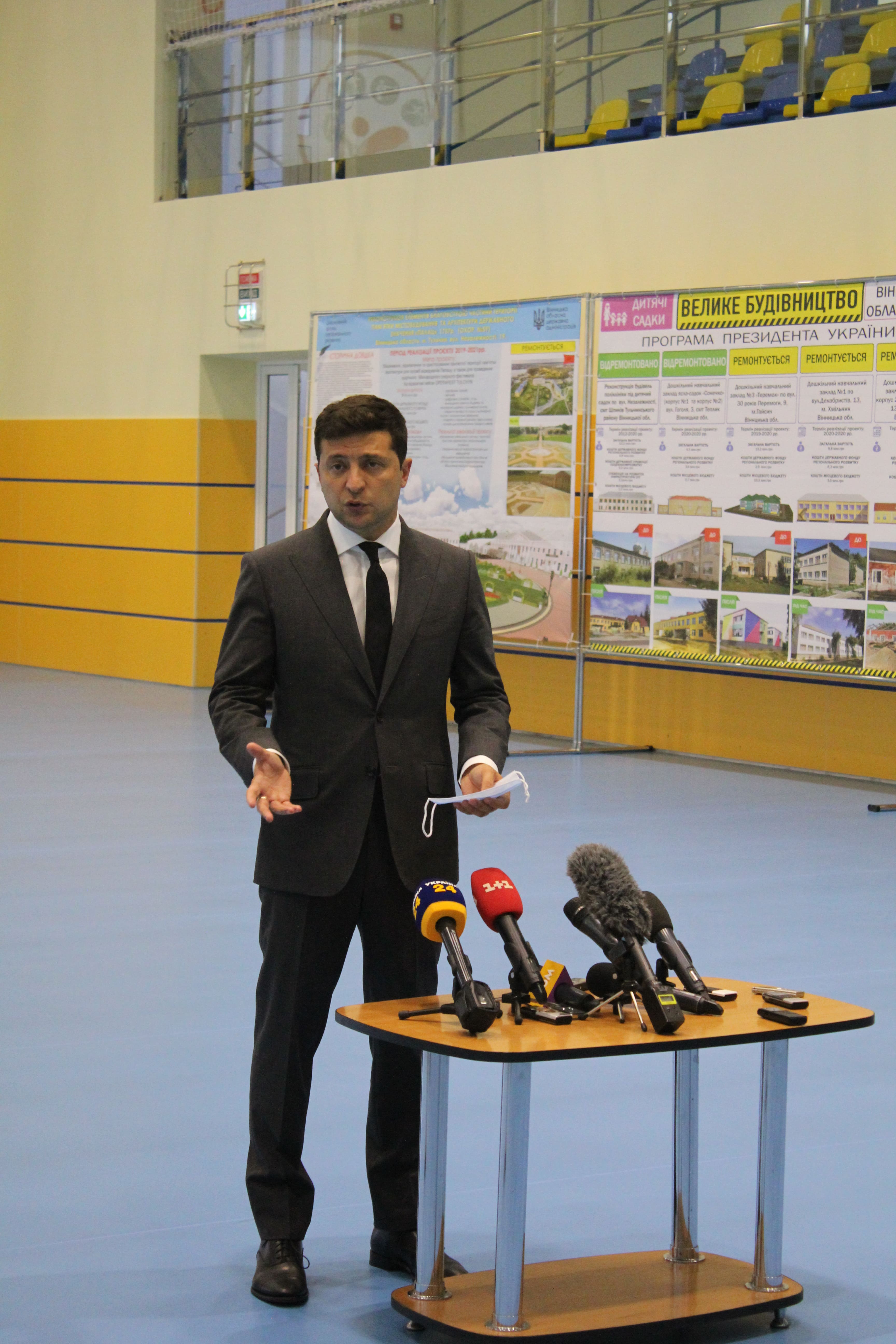  Під час візиту президент пообіцяв, що за його каденції Вінниця матиме аеропорт