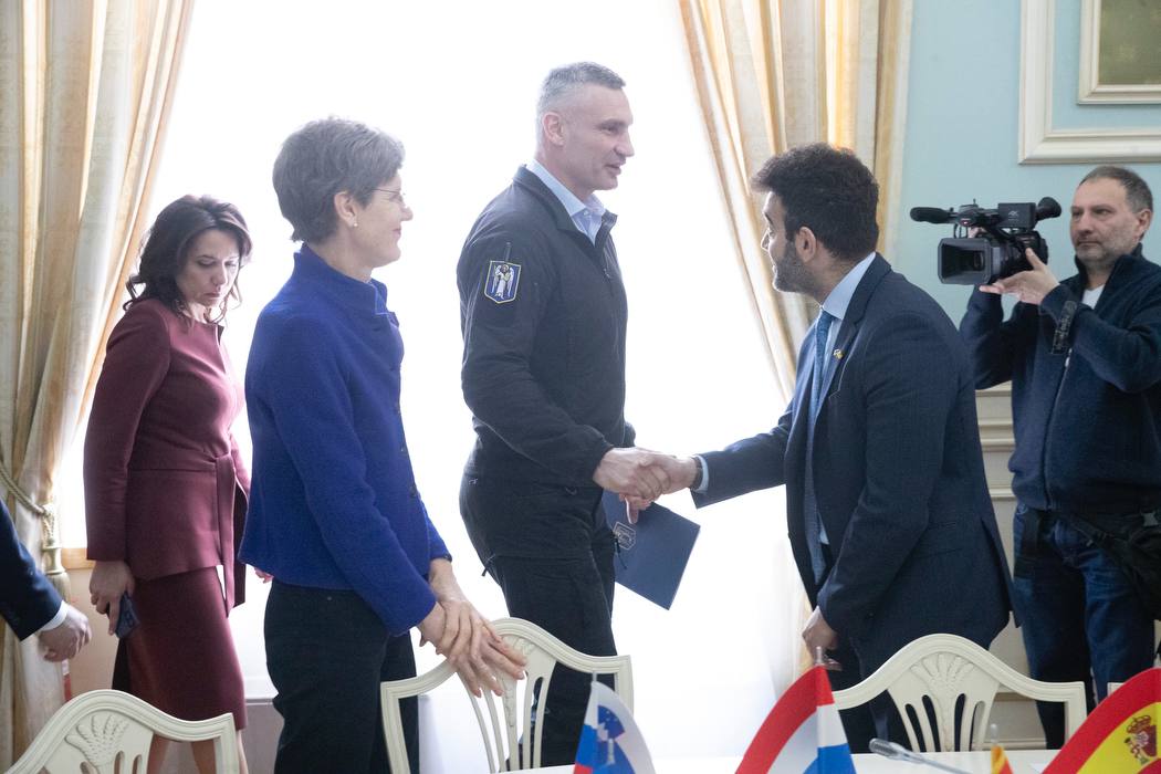 Київ заручився підтримкою 38 країн: Кличко провів важливу зустріч з послами