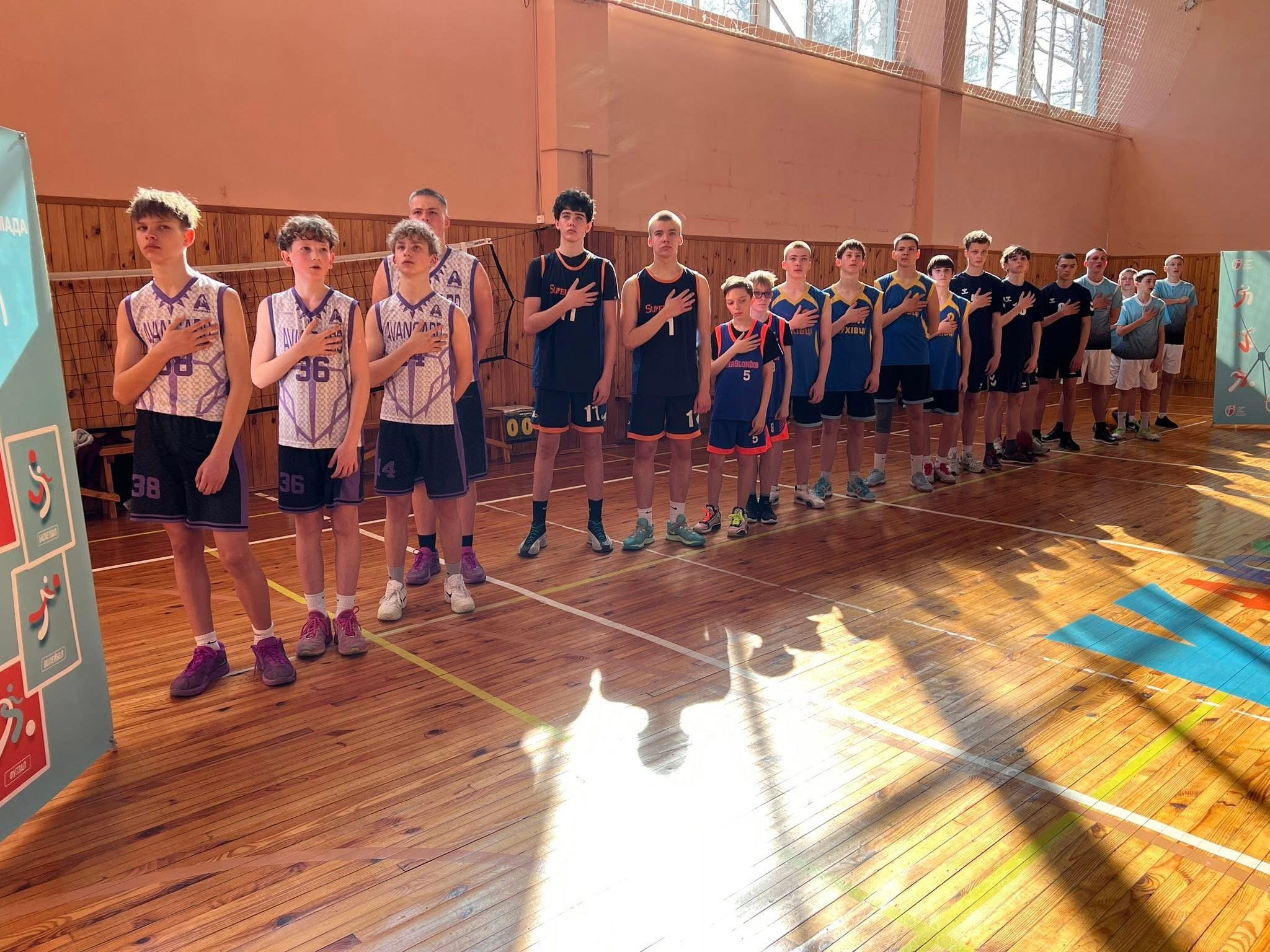 У Хмільницькому районі визначили переможців шкільної баскетбольної ліги «Пліч-о-пліч»