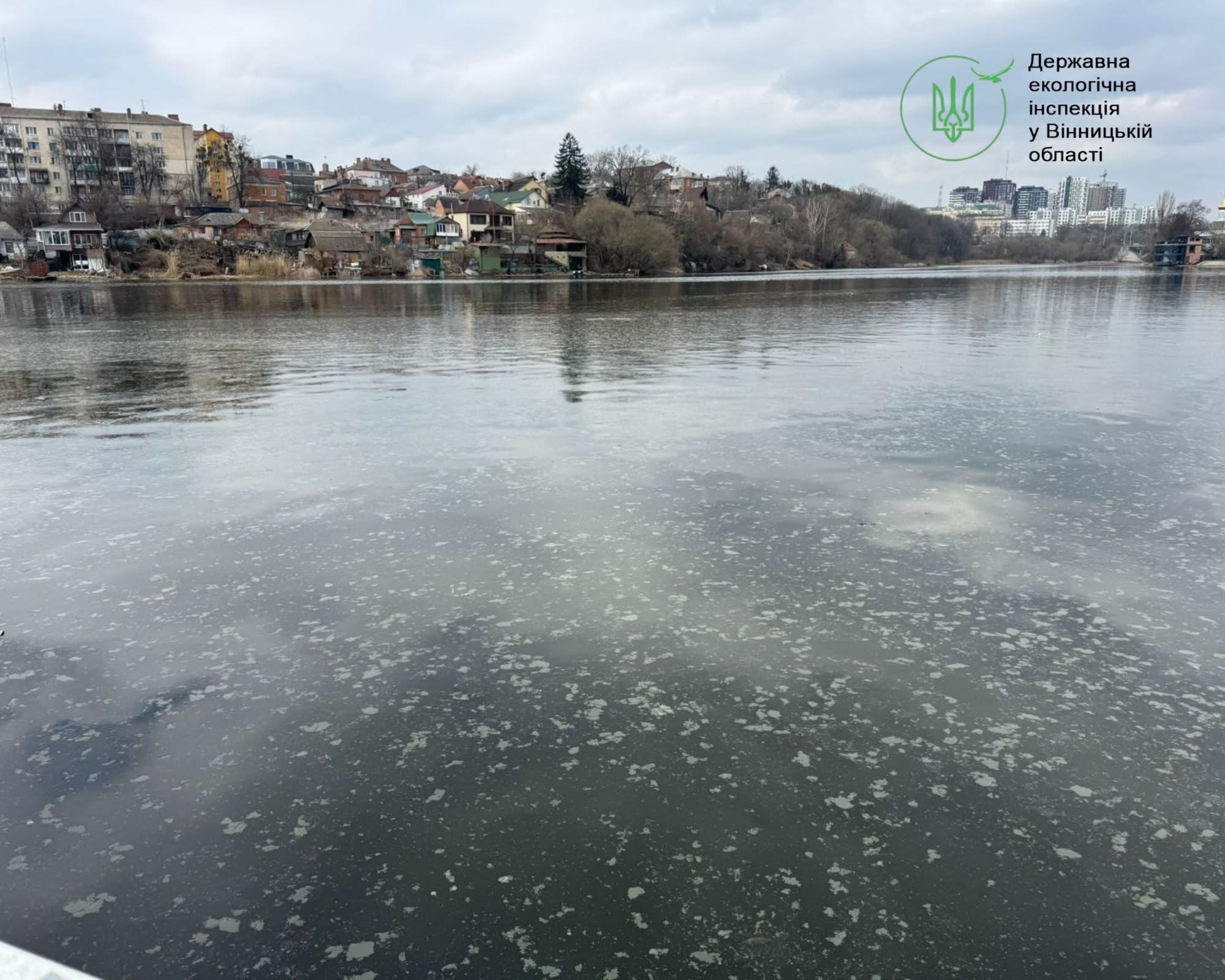 На річці Південний Буг зафіксовано плями невідомого походження