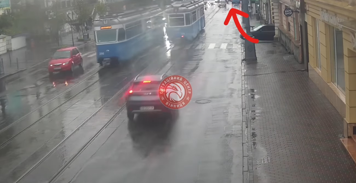 На Соборній у Вінниці авто збило пішохода